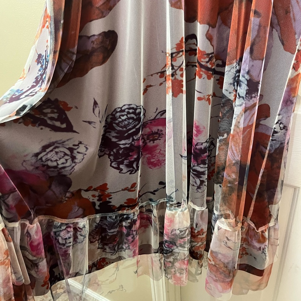 Beautiful floral dress - Picture 2 of 6